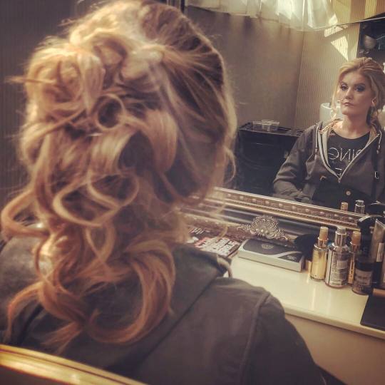 Bibi beauty centar #beograd Svečane i frizure za svadbu Svečana frizura - kosa srednje dužine fri