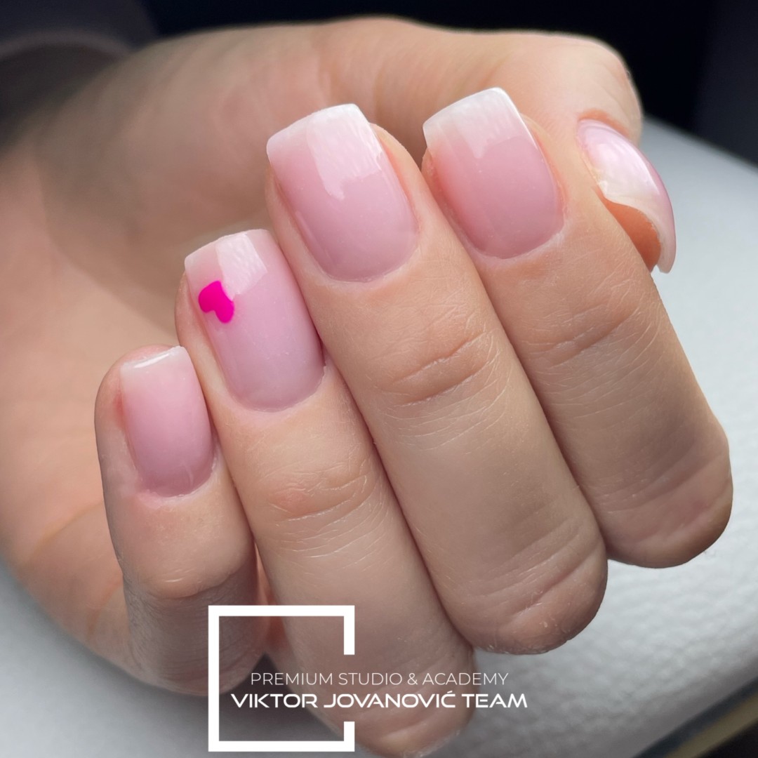 BEAUTY CENTER Viktor Jovanović #subotica Nadogradnja noktiju Korekcija noktiju - M velicina