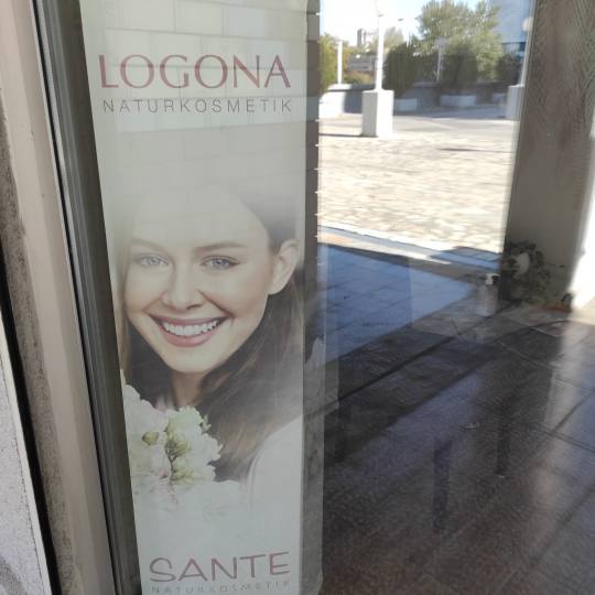 Logo Skin Centar #beograd Tretman lica „Age protection“ tretman lica sa komedoekspresijom