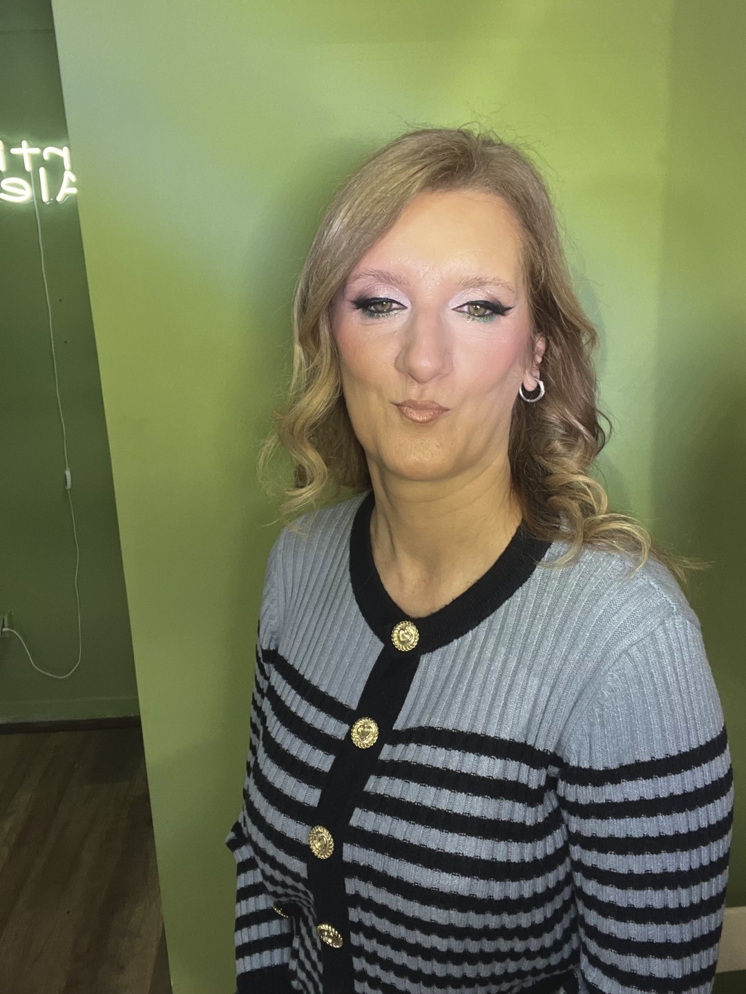 Artist Alex Studio #nis Make-up / šminkanje Profesionalno šminkanje + veštačke trepavice