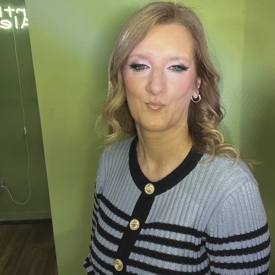 Artist Alex Studio #nis Make-up / šminkanje Profesionalno šminkanje + veštačke trepavice