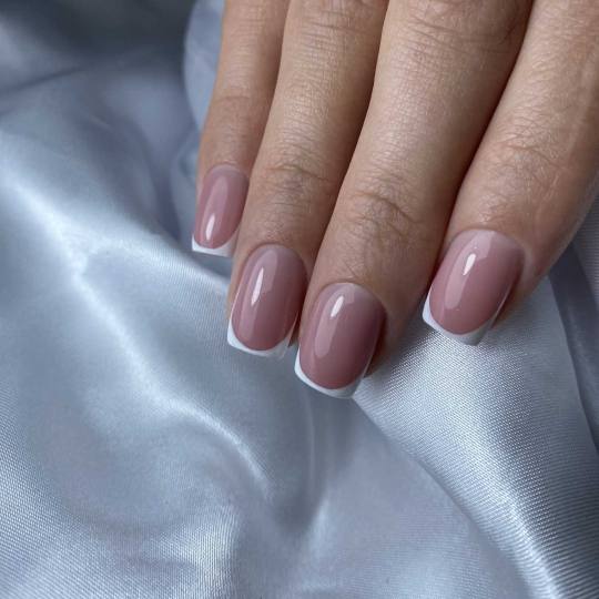 Ashanti Beauty Salon & Academy #beograd Ojačavanje noktiju Ojačavanje prirodnih noktiju gelom - fr