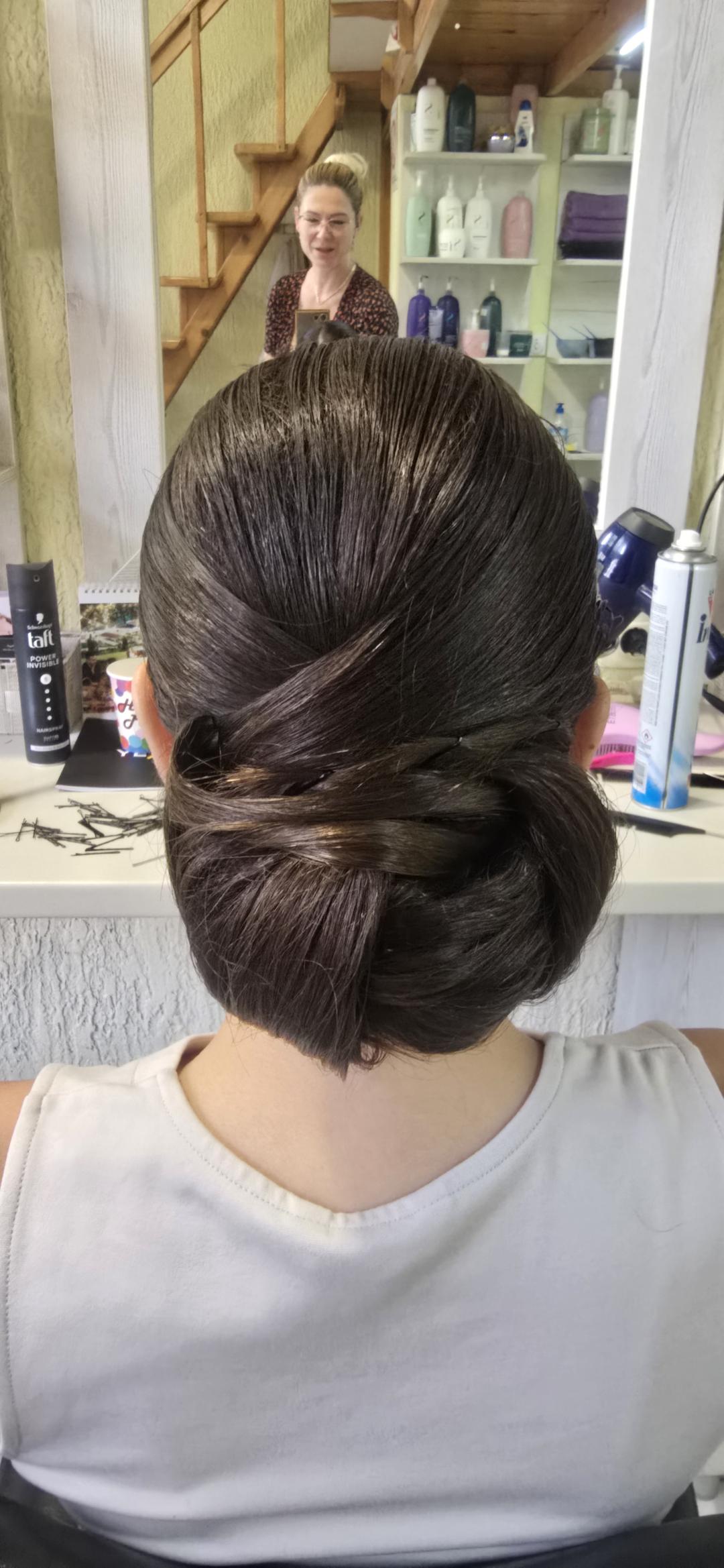 Lilla #novisad Svečane i frizure za svadbu Svečana frizura - duga kosa