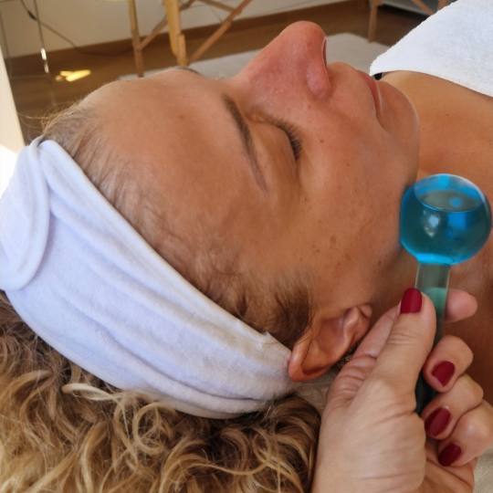 Glow Holistic Studio #beograd Masaža lica Face gym - 60 minuta Face Gym tretman je tehnika koja je 