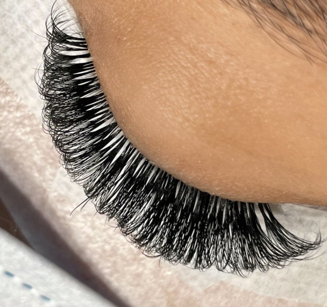 Mur beauty studio #beograd Nadogradnja trepavica Korekcija nadogradnje svilenih trepavica ruski volumen