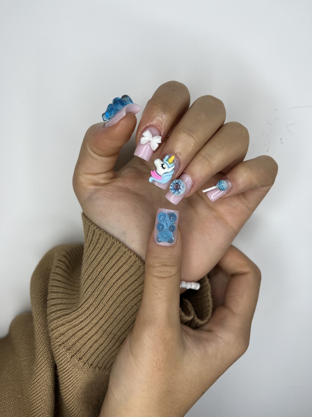 Mur beauty studio #beograd Korekcija noktiju Izlivanje noktiju gelom 1ca
