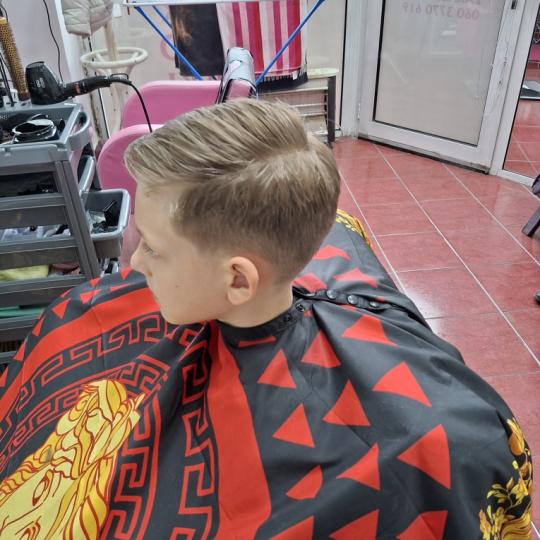 Beauty Hair Ma&Mi #beograd Muško šišanje Muško šišanje makazama i mašinicom usluga za muškar