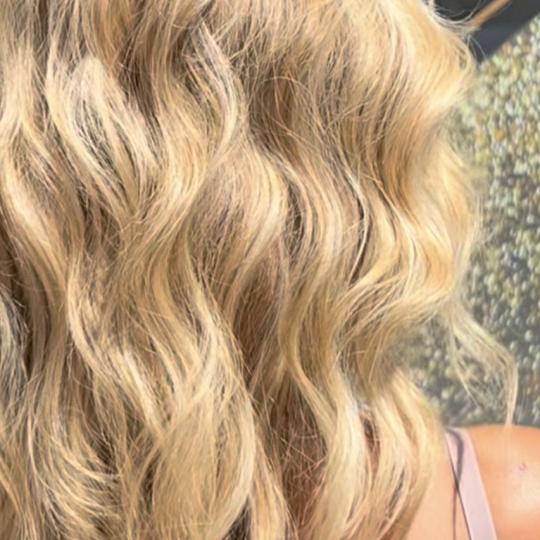 Diamond Beauty #beograd Uvijanje, lokne i talasi Holivudski talasi - kosa srednje dužine