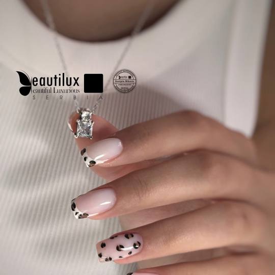 Beauty Code by Nela #novisad Izlivanje noktiju Izlivanje noktiju gelom - S dužina