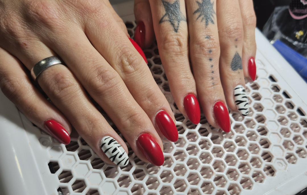 Krispy tattoo & nails #beograd Korekcija noktiju Korekcija noktiju - M dužina