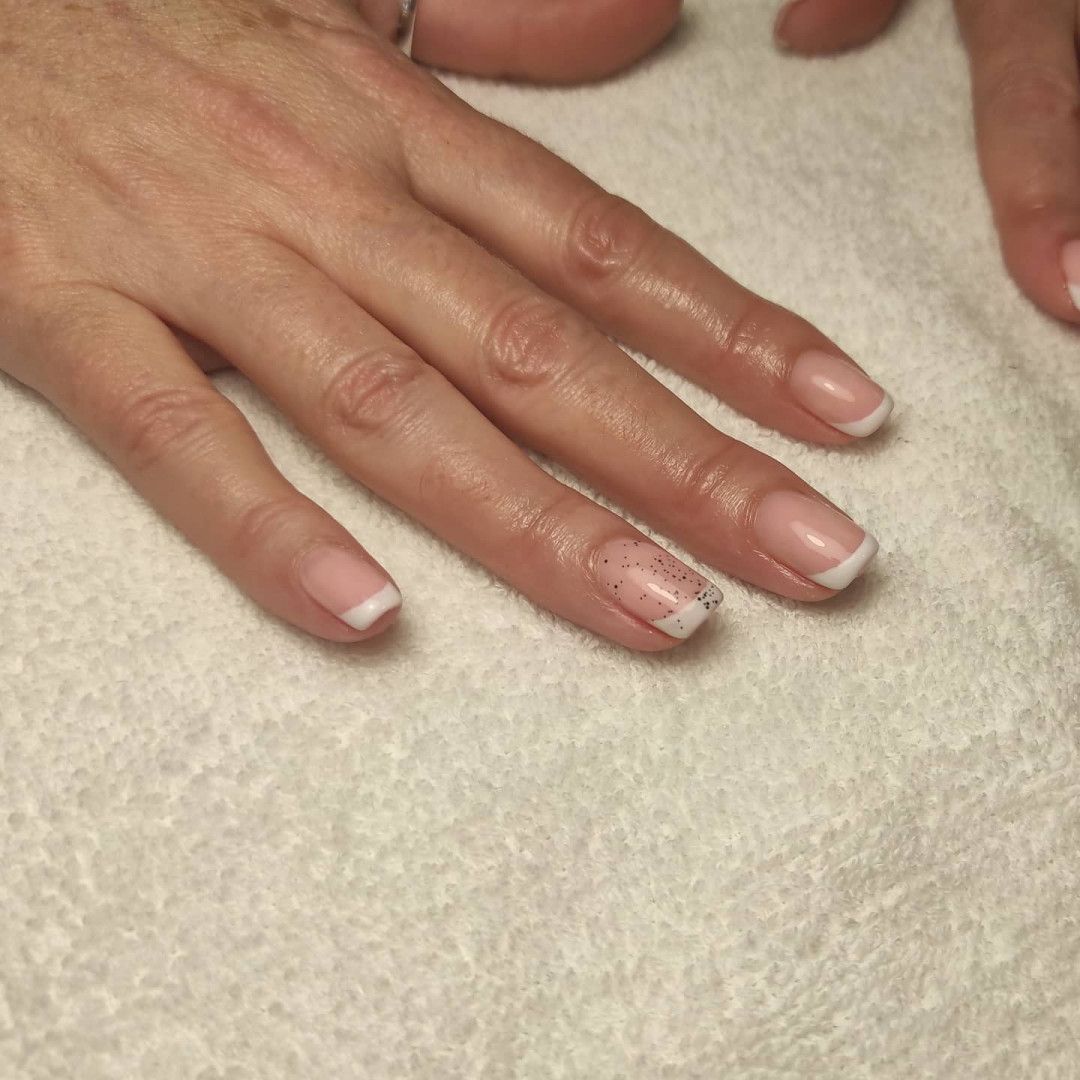 Signorina Vračar #beograd Ojačavanje noktiju Ojačavanje prirodnih noktiju rubber bazom