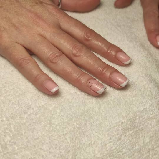 Signorina Vračar #beograd Ojačavanje noktiju Ojačavanje prirodnih noktiju rubber bazom