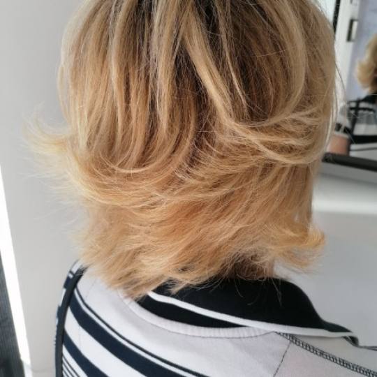 Salon Klinik #beograd Feniranje i stilizovanje Feniranje na ravno - kratka kosa / kosa srednje duži
