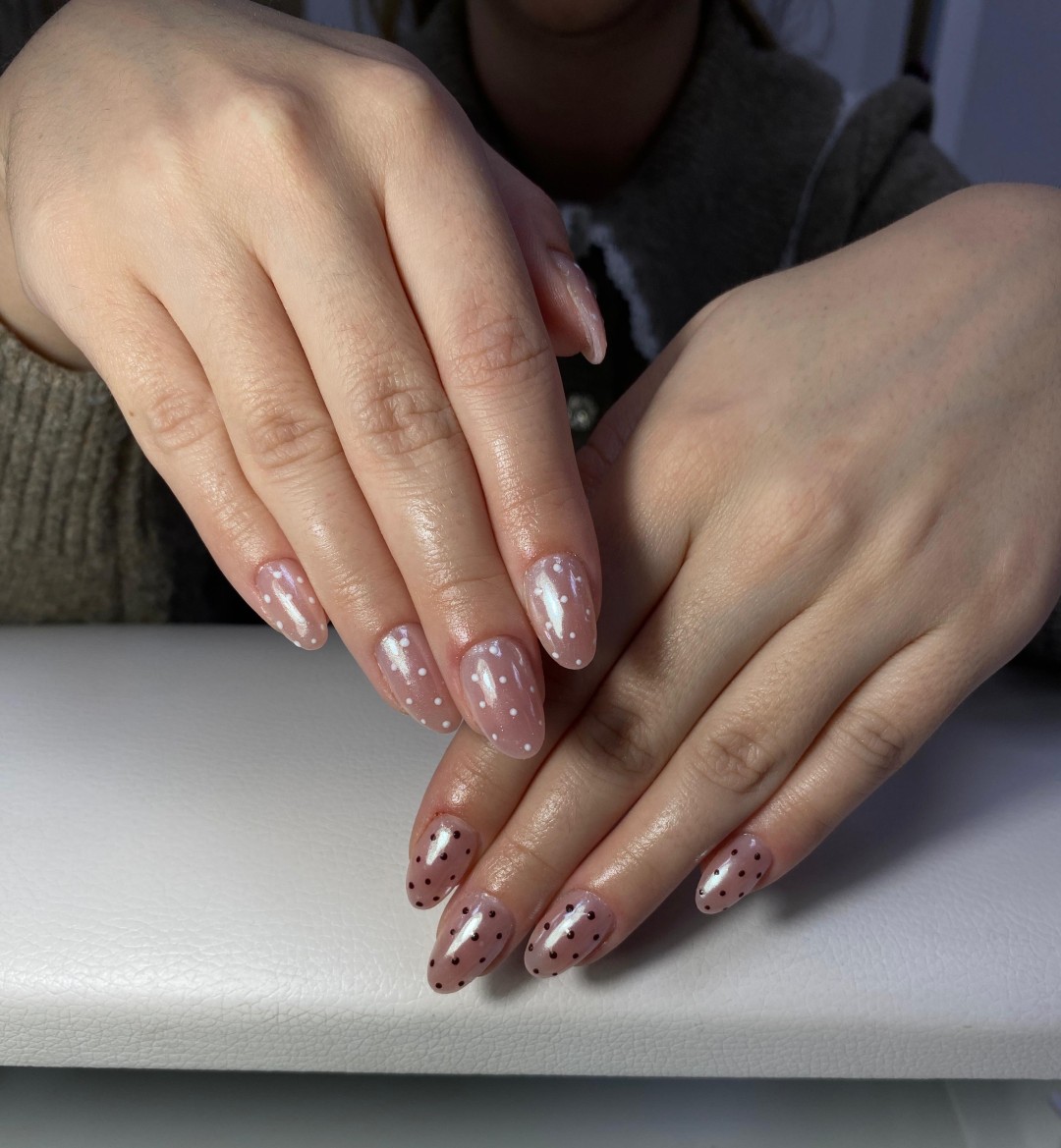 GM Beauty studio #beograd Izlivanje noktiju Izlivanje noktiju gelom - M dužina