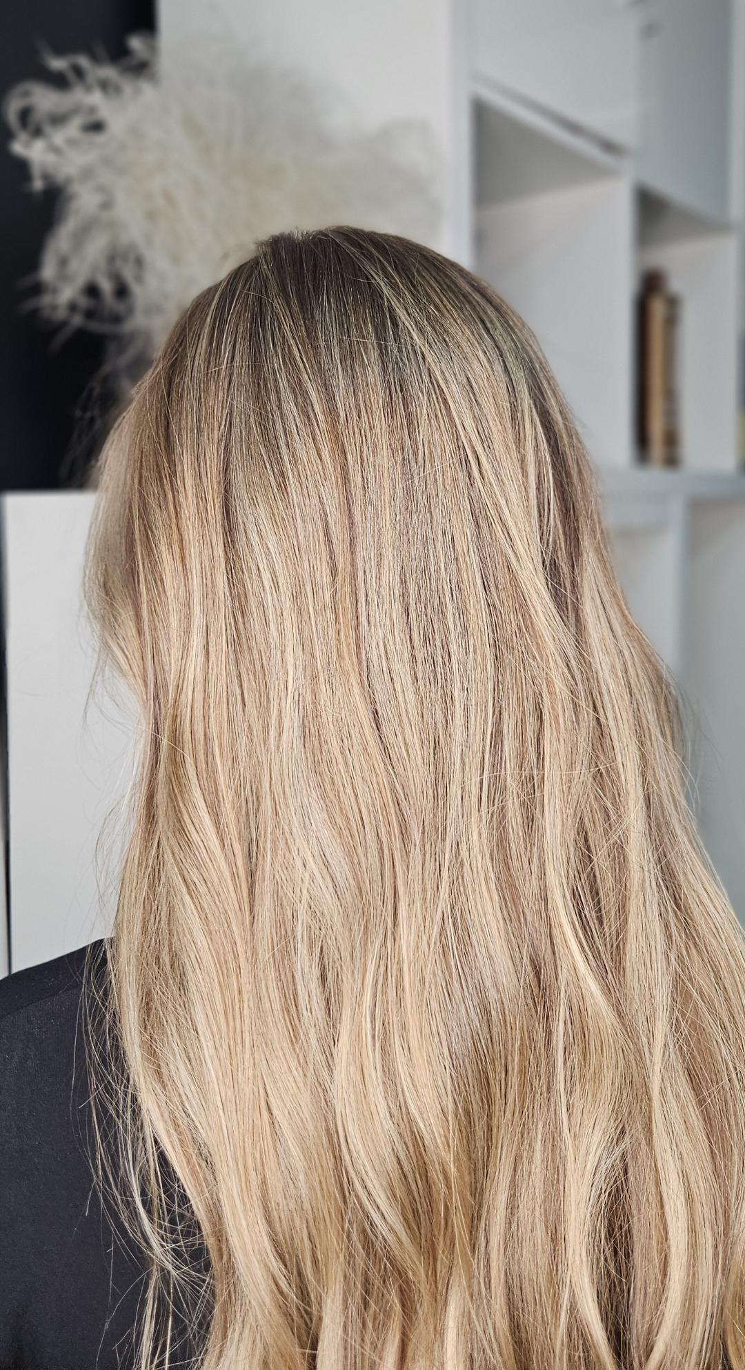 Balayage / Kontra balayage - kosa preko polovine leđa - Butik Lepote, Beograd Ombre, sombre, balayage Frizerski saloni Ombre, sombre, balayage, Beograd, Vukov spomenik, Đeram
