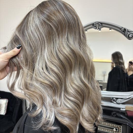 Atelier Kat #beograd Ombre, sombre, balayage Pramenovi, preliv i feniranje- duga kosa