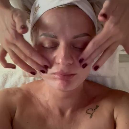 Glow Holistic Studio #beograd Dermaroler i dermapen Dermapen microneedling tretman lica;lica,vrata i