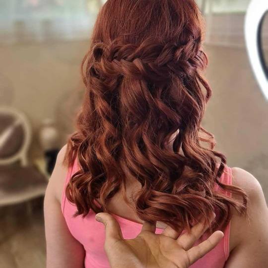 Bibi beauty centar #beograd Make-up / šminkanje Profesionalno šminkanje + feniranje ravno bibu fri