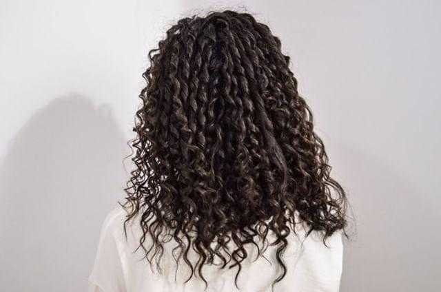 Bibi beauty centar #beograd Uvijanje, lokne i talasi Afro lokne - kosa srednje dužine