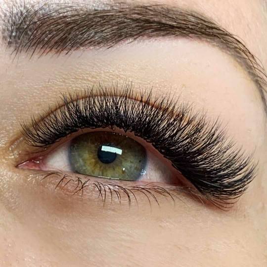 Right Beauty #beograd Nadogradnja trepavica Nadogradnja trepavica - ruski volumen 5D - 8D