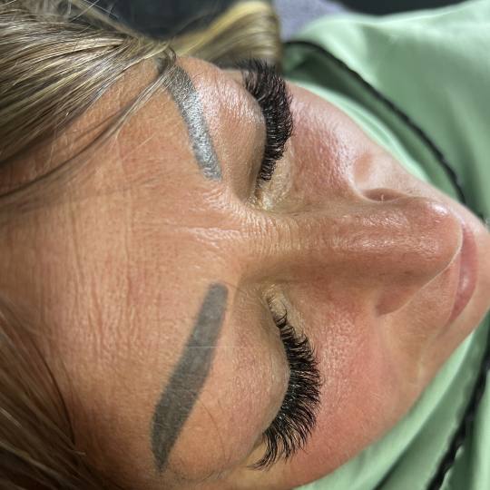 Nini beauty studio #beograd Nadogradnja trepavica Nadogradnja trepavica - mix metoda