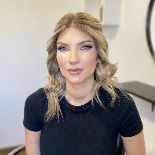 Lovely Style #beograd Make-up / šminkanje Profesionalno šminkanje + feniranje na ravno / lokne