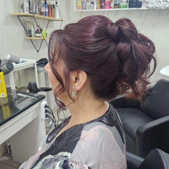 Studio Slavica - Cale #krusevac Feniranje i stilizovanje Svecana frizura 2