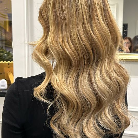 Esthetique Privé #beograd Pramenovi Pramenovi na foliju +Preliv + Feniranje +Šišanje +Black Cavia