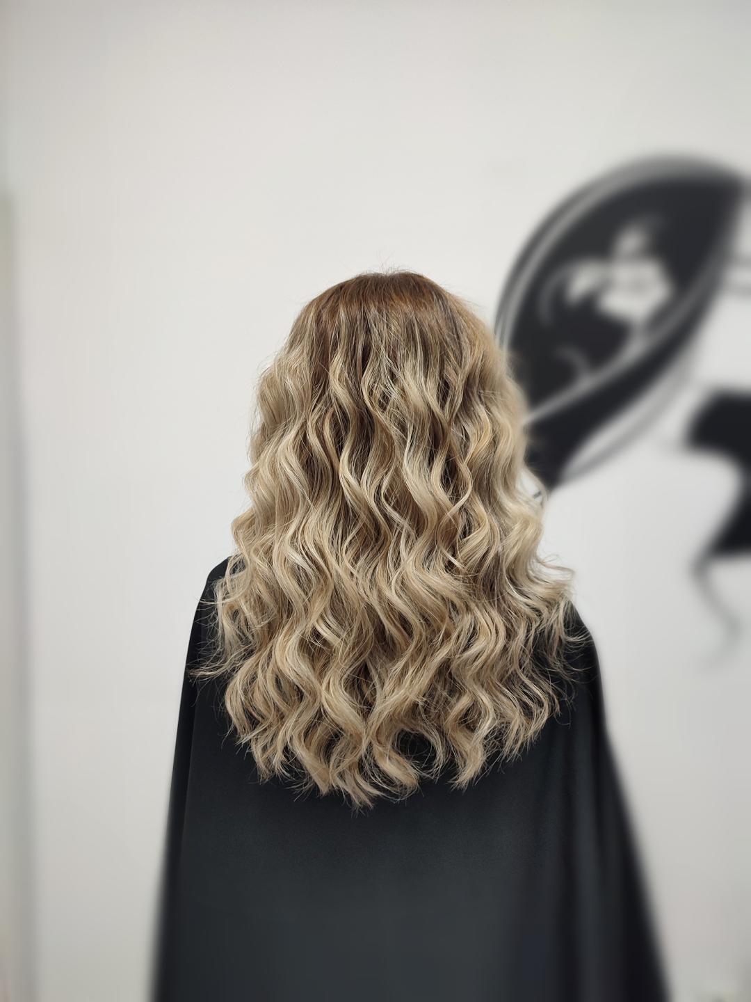 Infinity Hair #novisad Feniranje i stilizovanje Feniranje na talase - duga kosa (do lopatica)
