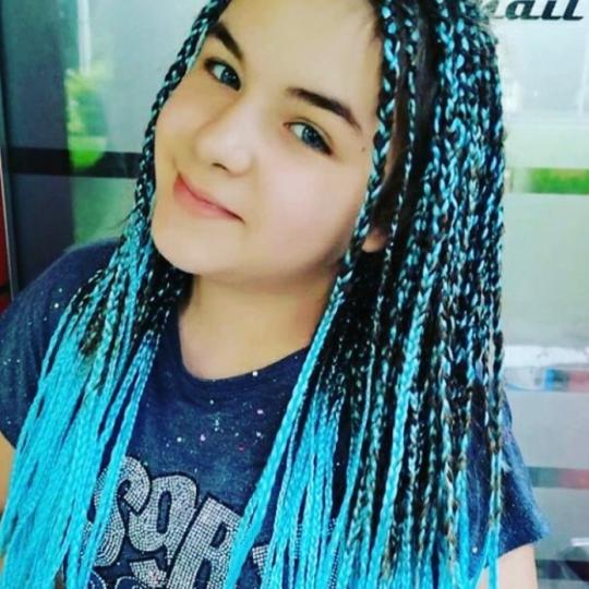 Astradas 2 #beograd Pletenice, kike, punđe Afro kikice Afro kikice sa upletenim dredovima. 
Dredov