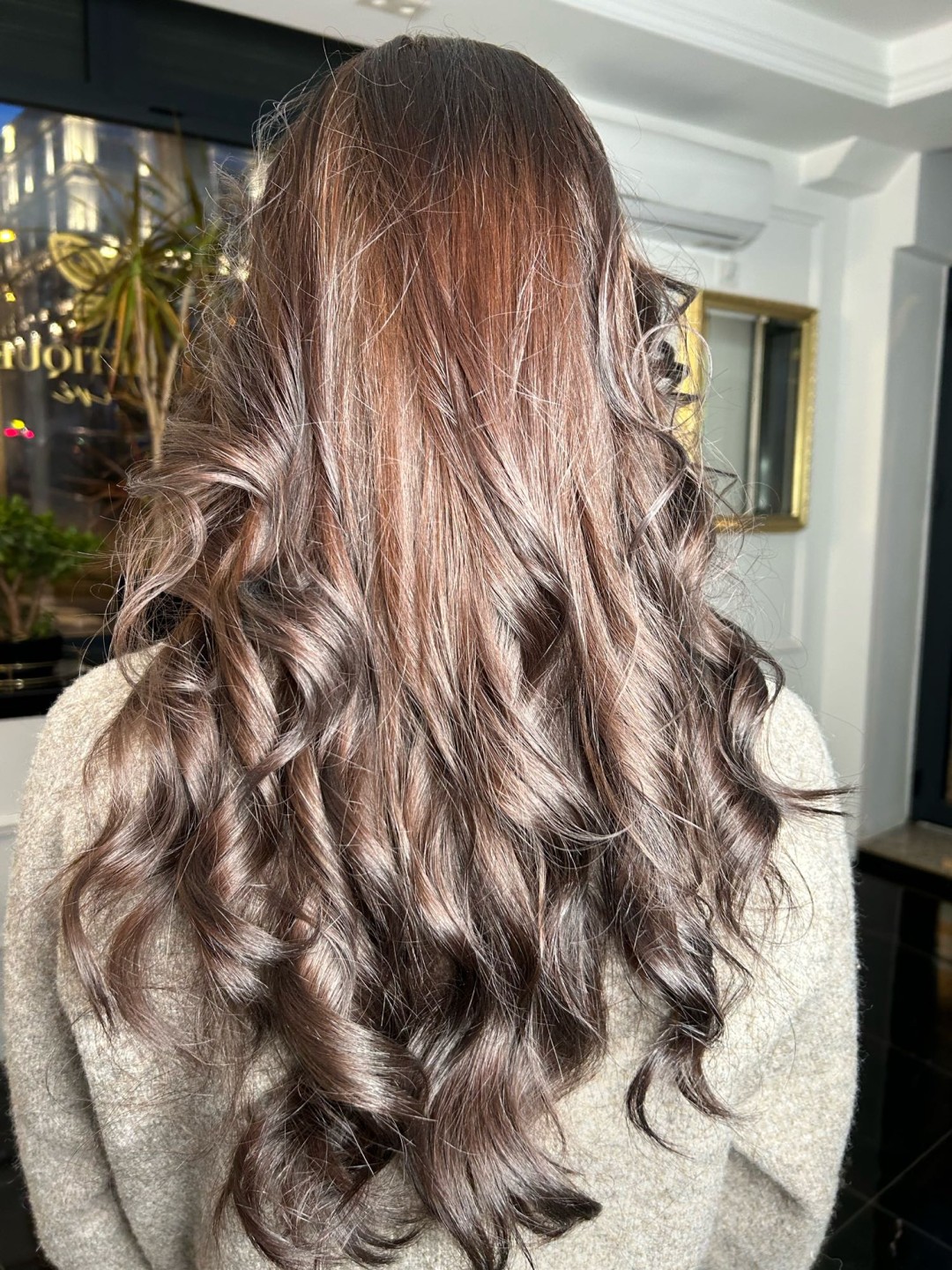 Esthetique Privé #beograd Feniranje i stilizovanje Feniranje četkom na talase / lokne - duga kosa