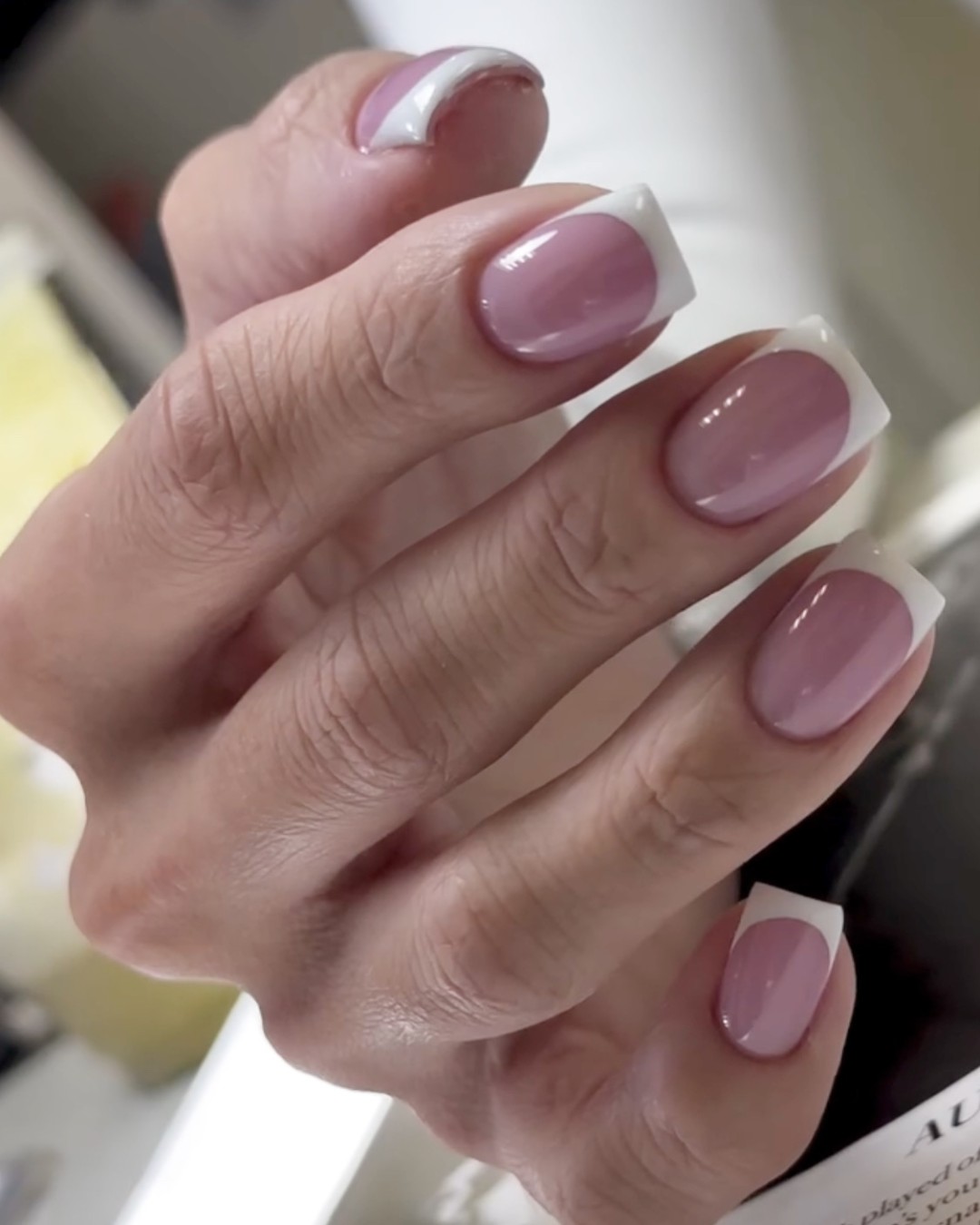 Xenija Beauty Room #beograd Korekcija noktiju Ojacavanje noktiju gelom i korekcija L dužina