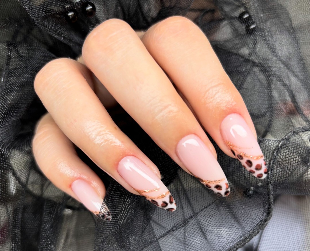 Mango beauty studio #novisad Izlivanje noktiju Izlivanje noktiju gelom - L dužina