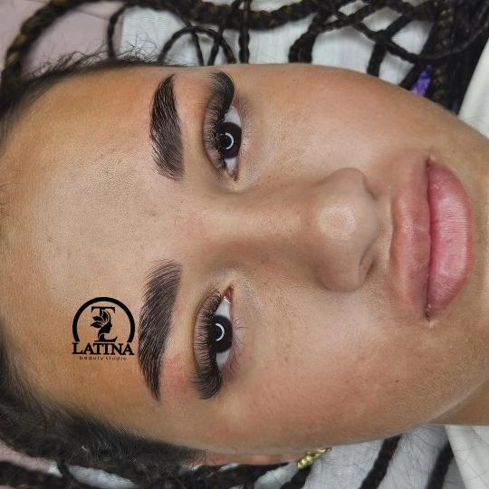 Latina beauty studio #beograd Nadogradnja trepavica Nadogradnja svilenih trepavica - mega volumen (6