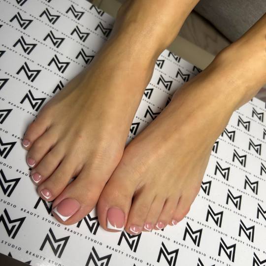 MN Beauty studio #beograd Estetski pedikir Estetski pedikir + trajni lak