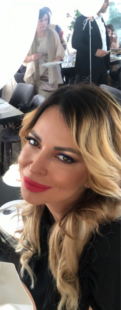 Bibi beauty centar #beograd Make-up / šminkanje Profesionalno šminkanje + veštačke trepavice + svečana frizura