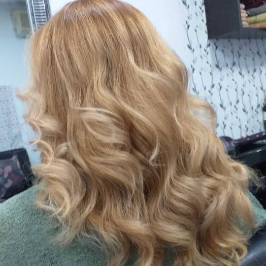 Prestigio #beograd Pramenovi talasi Senčenje kose + šišanje + feniranje - duga kosa