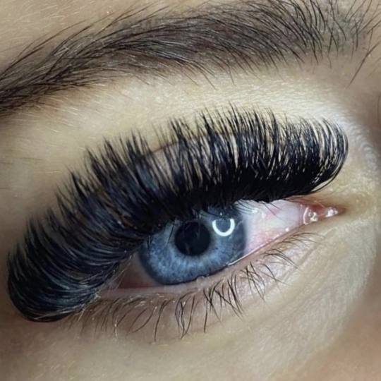 Nini beauty studio #beograd Nadogradnja trepavica Nadogradnja trepavica - ruski volumen