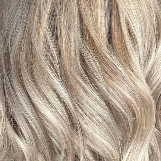 Esthetique Privé #beograd Pramenovi Pramenovi na foliju +Preliv + Feniranje +Šišanje +Black Cavia