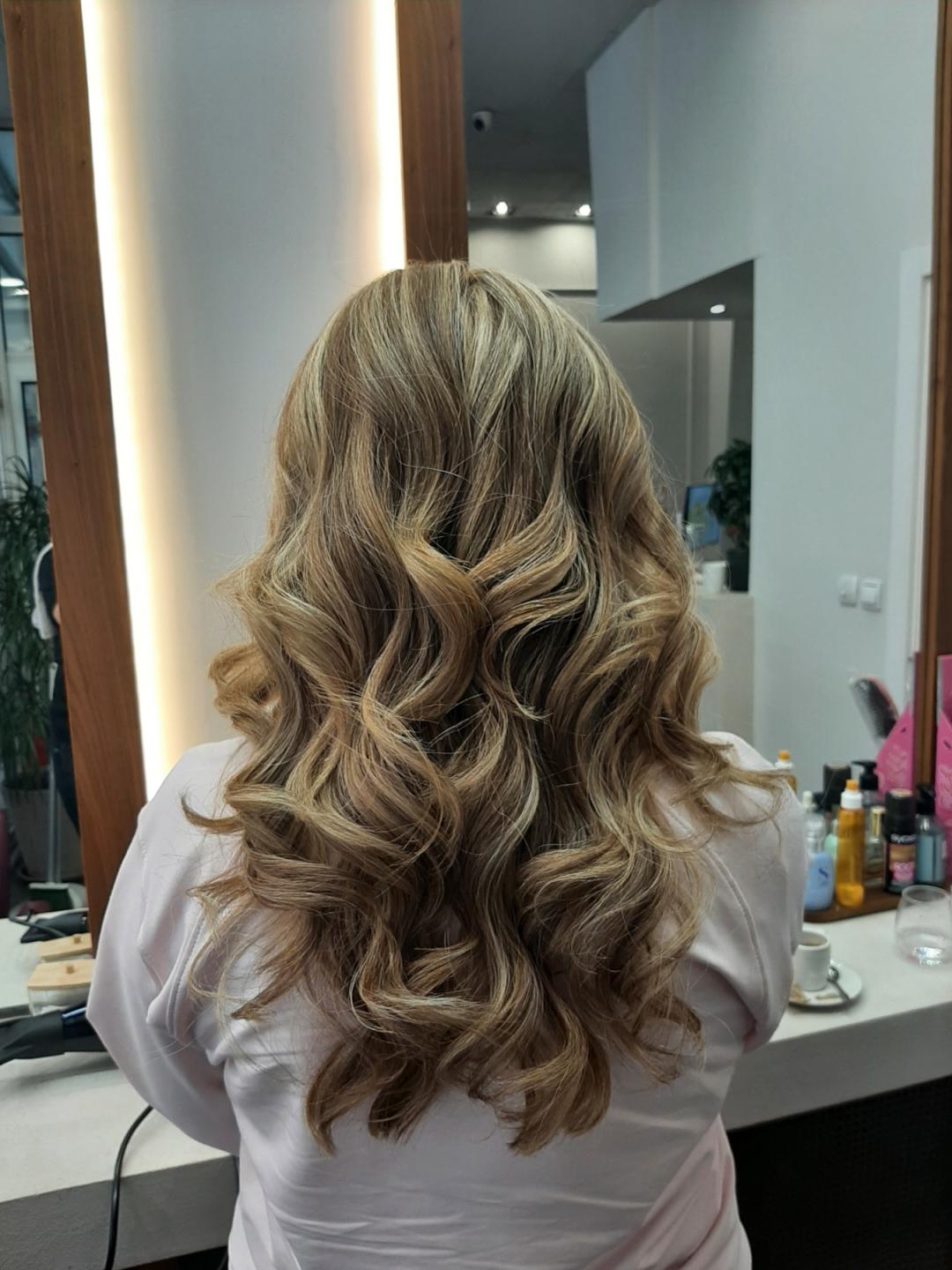 Claire #beograd Feniranje i stilizovanje Feniranje na talase duga kosa