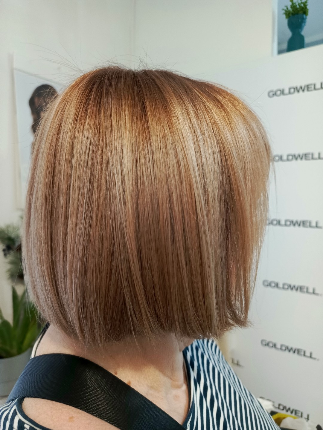 Beauty AD2BAR #beograd Žensko šišanje Žensko šišanje + feniranje - kratka kosa