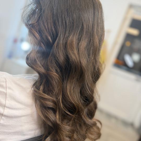 Mo-star-s 5 #beograd Feniranje i stilizovanje Feniranje na talase - ekstra duga kosa Frizerski salon