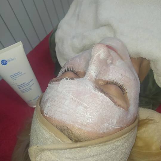 Akademija Stefanović #beograd Tretman lica Polutretman lica piling+ masaža + maska i krema prema t
