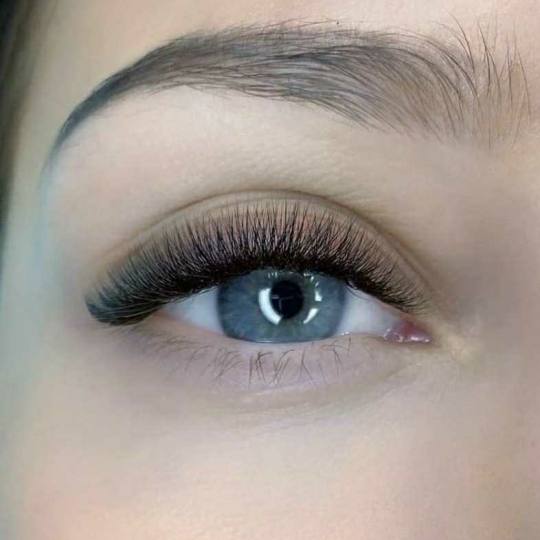Right Beauty #beograd Nadogradnja trepavica Nadogradnja trepavica - ruski volumen 5D - 8D