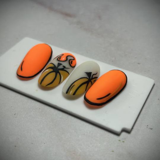 Beauty Care S&N team #novisad Ukrašavanje noktiju Nail art - po noktu - jednostavan crtež