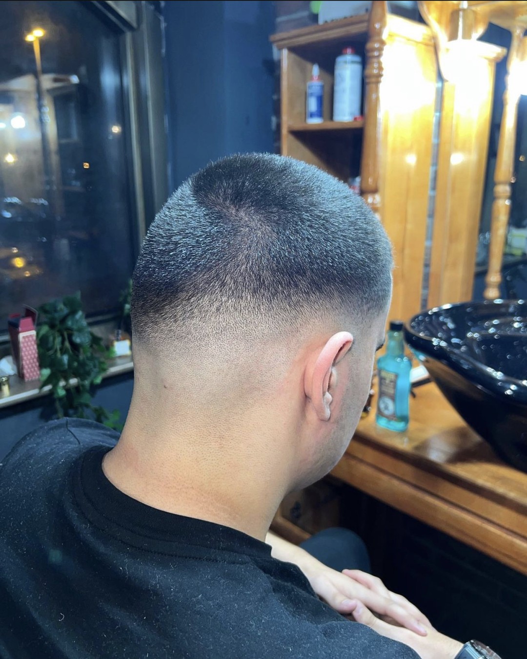 Barber Shop Sekira - Vidikovac #beograd Muško šišanje Muško šišanje fade + gratis pranje kose + piće