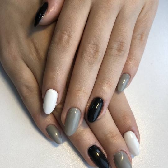 Hill Beauty Centar #beograd Ojačavanje noktiju Korekcija gela M dužina - boja Korekcija gel tehnik