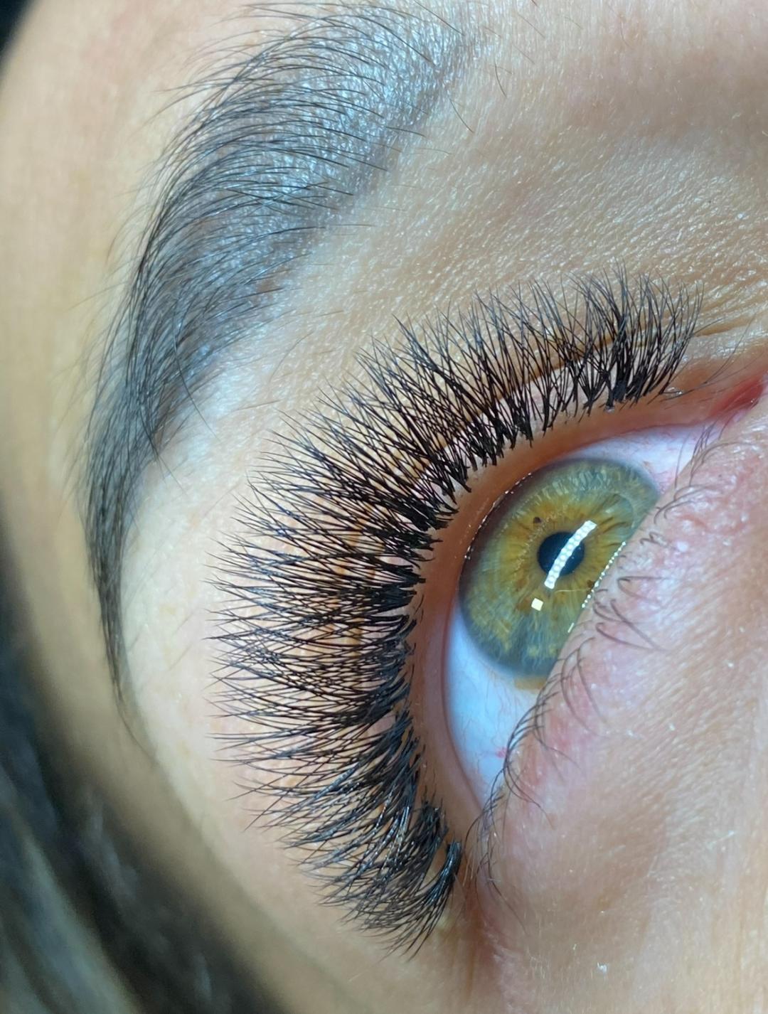 La Hermosa Beauty Studio #beograd Nadogradnja trepavica Nadogradnja svilenih trepavica - ruski volumen