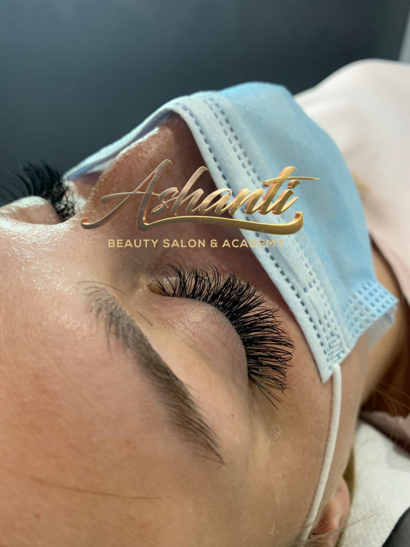 Ashanti Beauty Salon & Academy #beograd Nadogradnja trepavica Nadogradnja svilenih trepavica - metoda 1 na 1