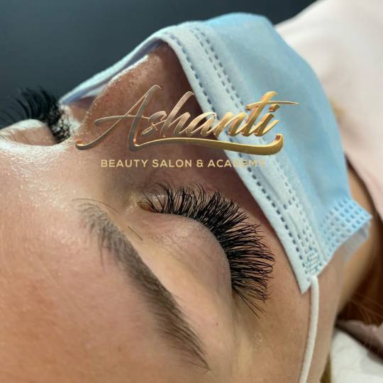 Ashanti Beauty Salon & Academy #beograd Nadogradnja trepavica Nadogradnja svilenih trepavica - metod
